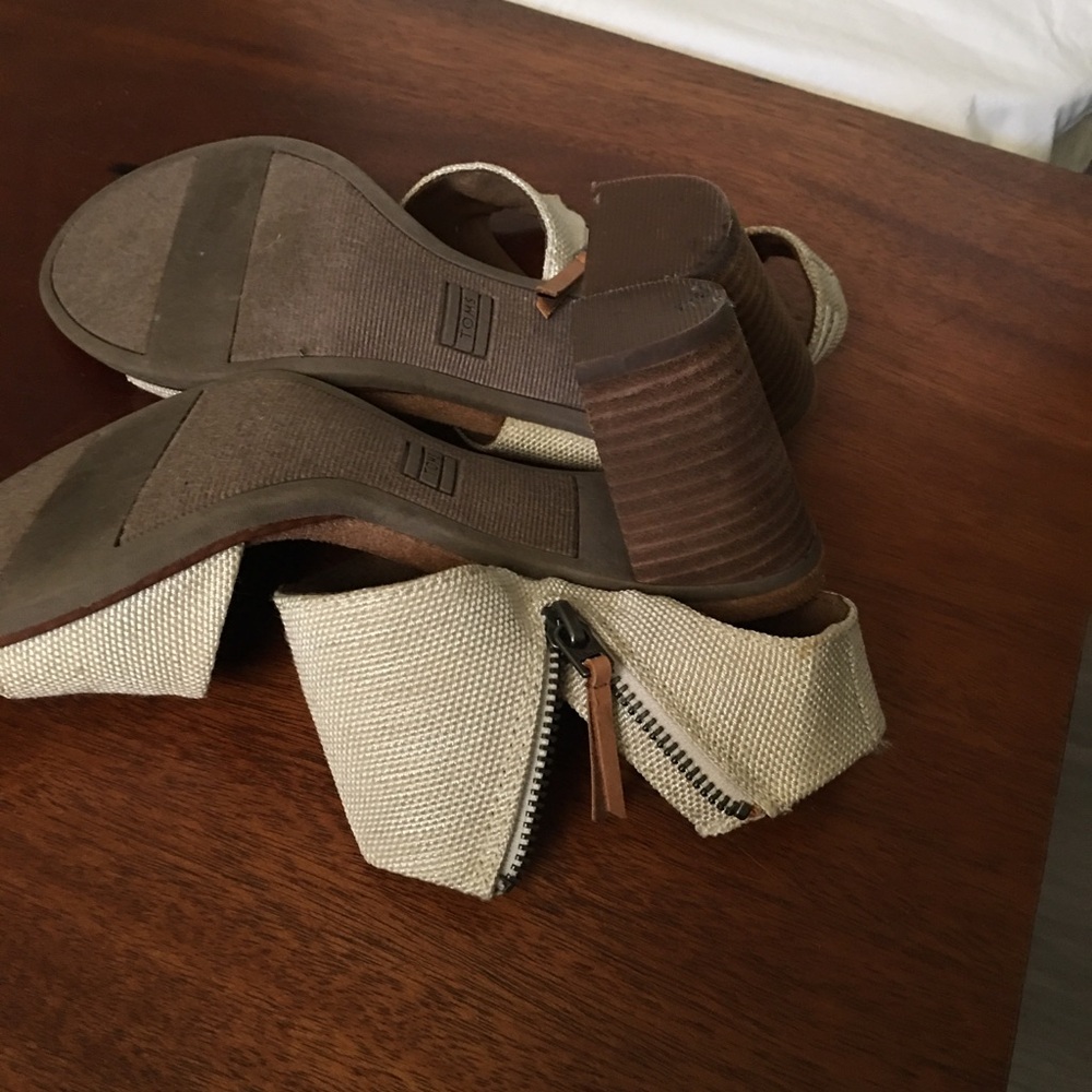 Toms women tan cut out side 8.5 very cute,nice heels